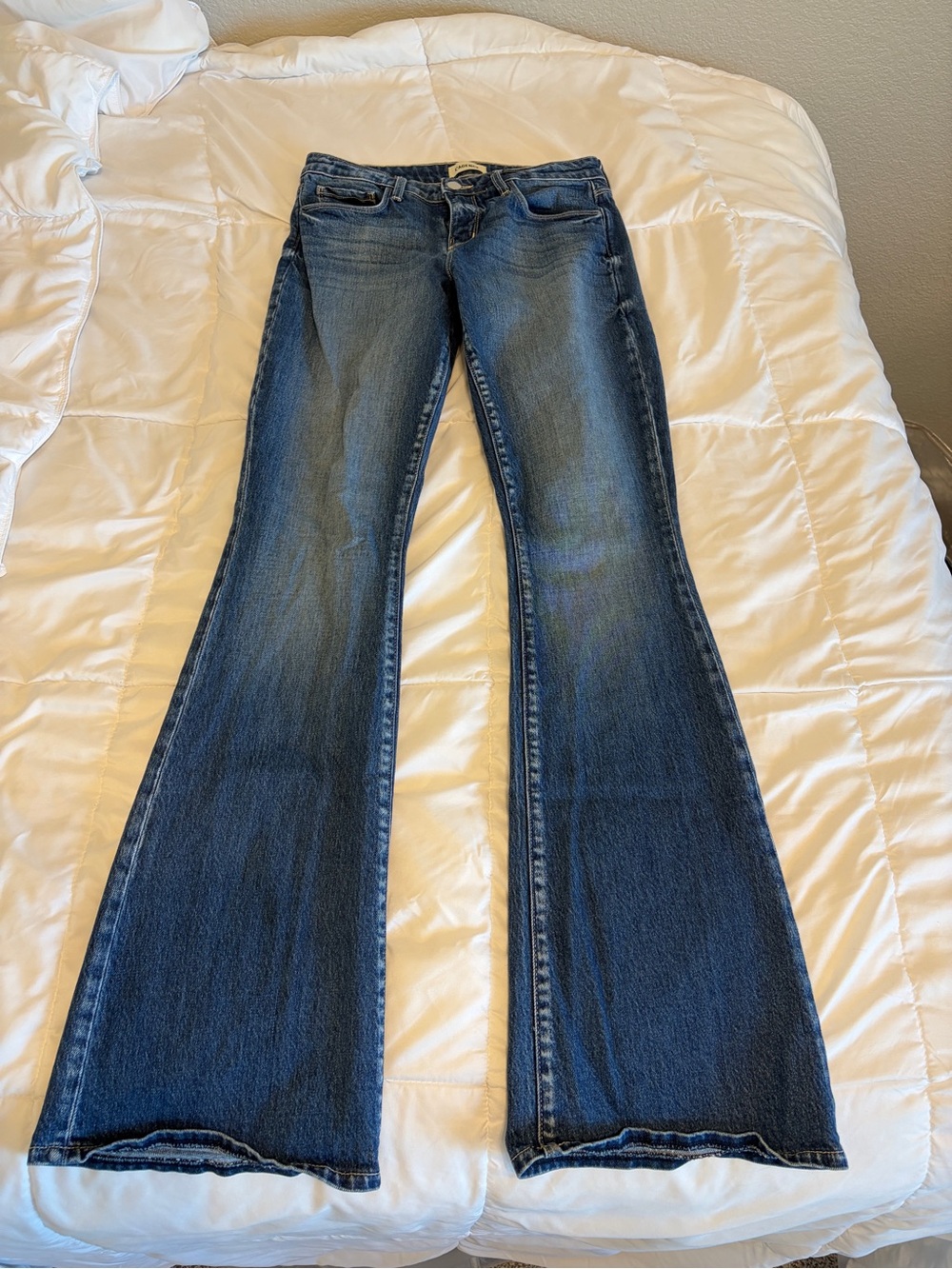L’agence Cara Blue Jeans